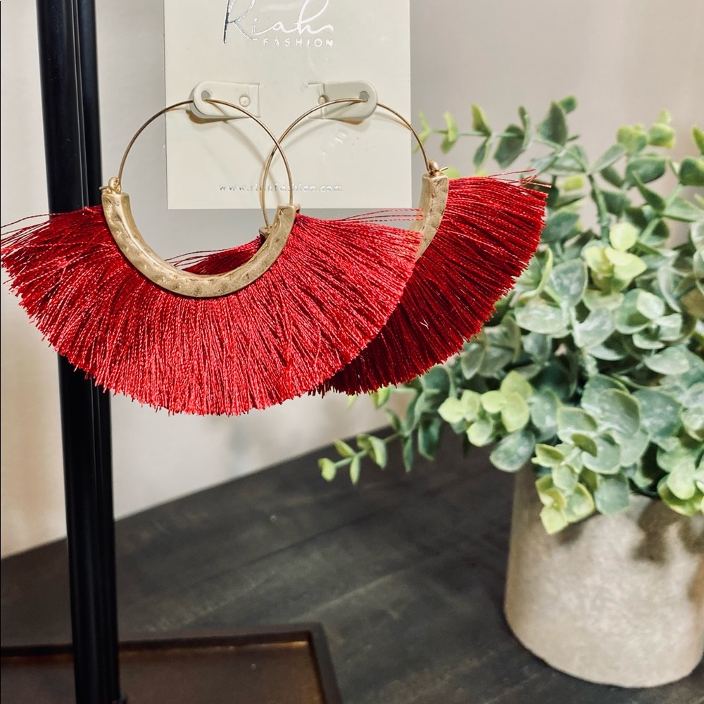 BURGUNDY FAN TASSEL HOOP EARRINGS